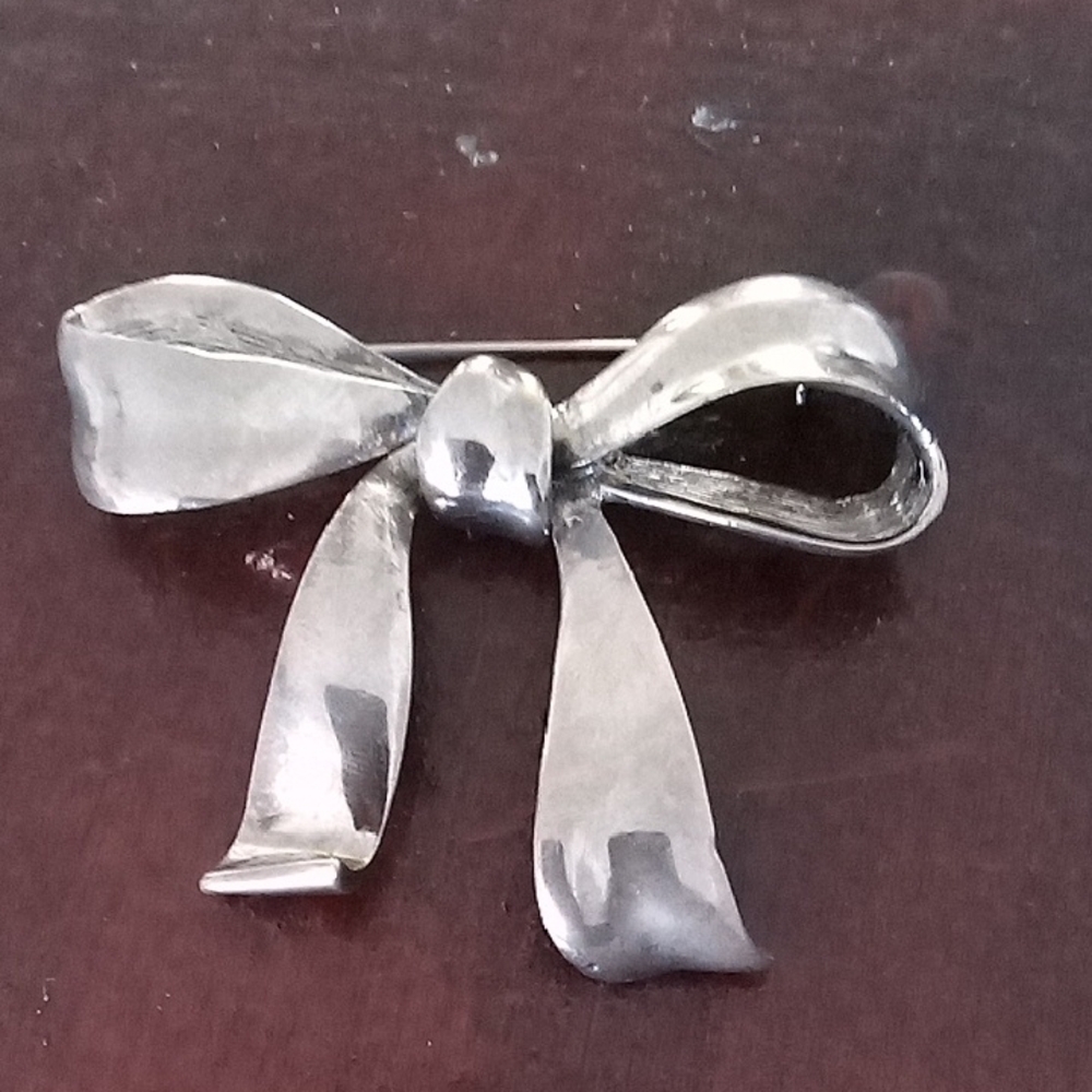 Silver Bow Brooch Pin - Elegant Women's Jewelry